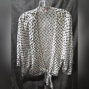 Chic Black and White Zigzag Women's Blouse